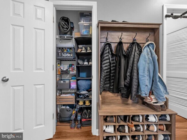 Building Photo - 4852 Eisenhower Ave