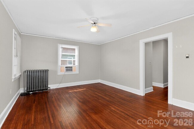 Building Photo - 1412 Park Dr