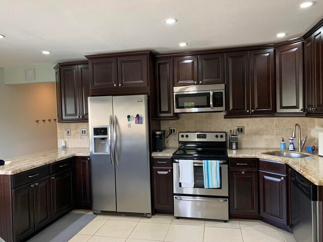 Building Photo - 3208 SE 11th St