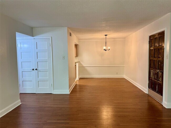 Building Photo - 2300 Nacogdoches Rd