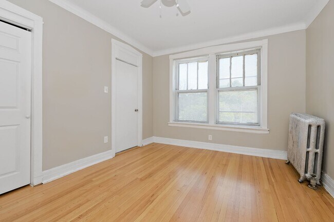 Interior Photo - 6516 S Stony Island Ave