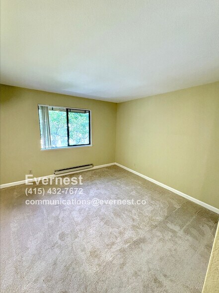 Building Photo - 2250 Monroe St