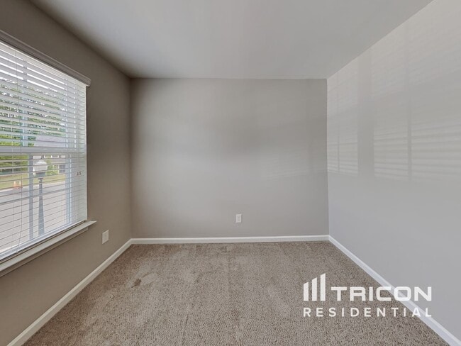 Building Photo - 4438 Oak Pointe Dr