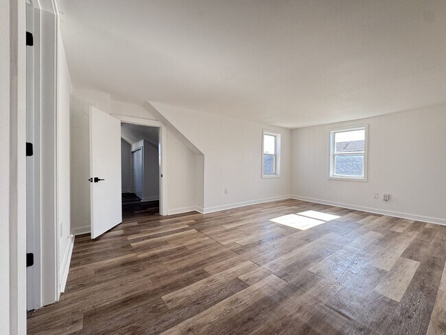 Building Photo - Chatham