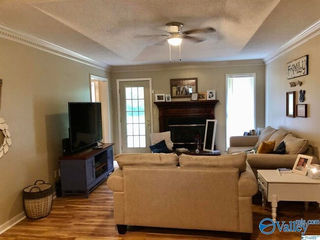 Building Photo - 348 Ariel Dr