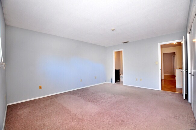 Building Photo - 305 Timber Ln
