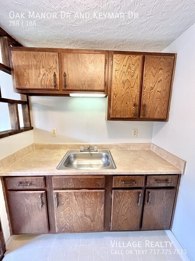 Building Photo - 230 Oak Manor Dr