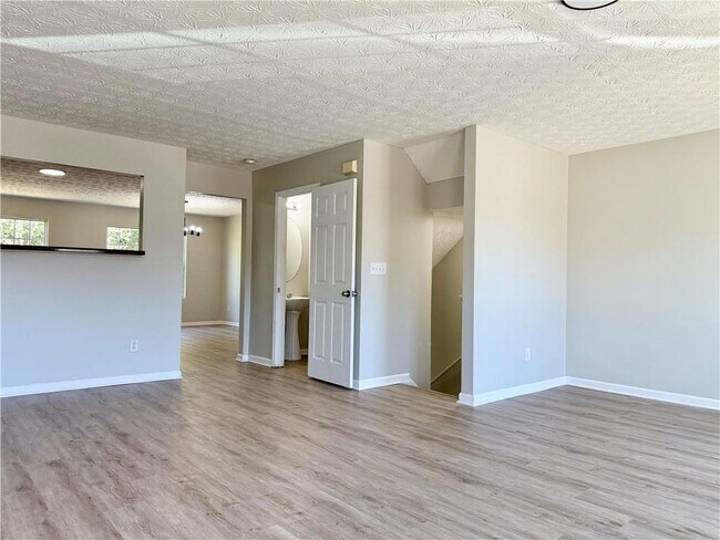 Building Photo - 1708 Redan E