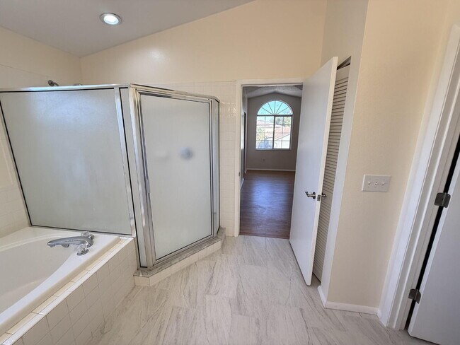 Building Photo - Beautifully remodeled 6 bedroom - 3 bath home in Summerfield Village