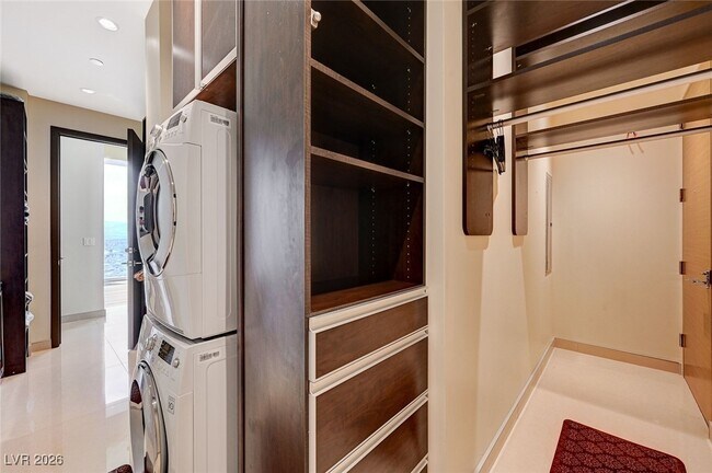 Building Photo - 3750 S Las Vegas Blvd