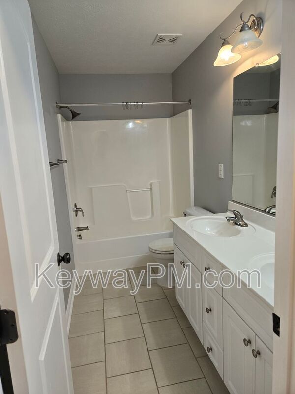 Building Photo - 999 Watermark Dr