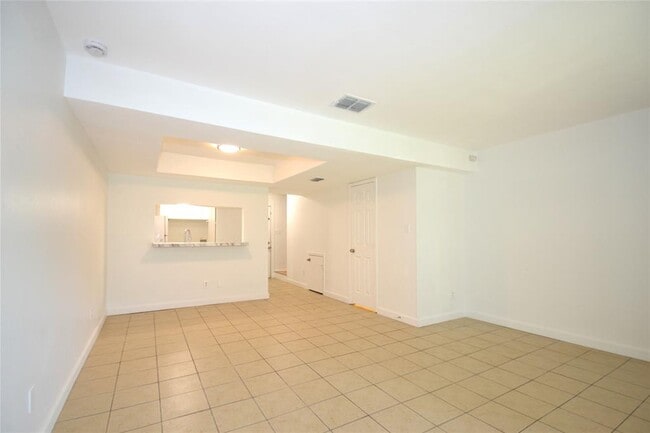 Building Photo - 1202 Southport Dr