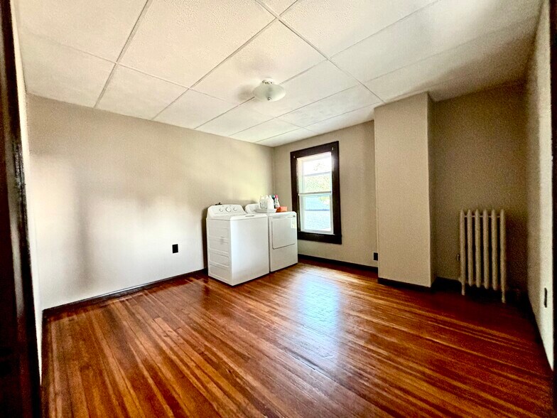 Building Photo - 904 W Lackawanna Ave