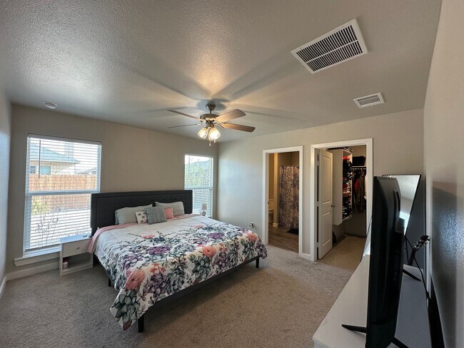 Building Photo - 3/2 located in Upland Crossing, Available December!