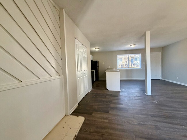 Building Photo - 1418 Riverview Rd