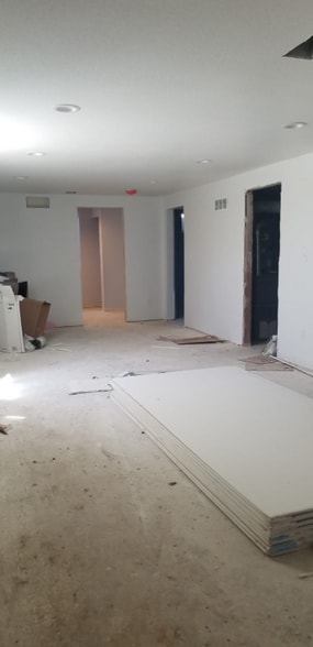 Building Photo - 2224 Clearview Ave