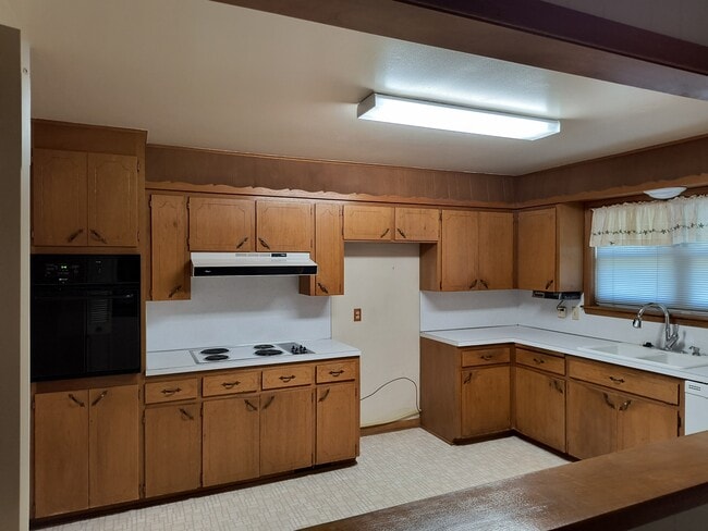 Building Photo - 215 S 118th E Ave