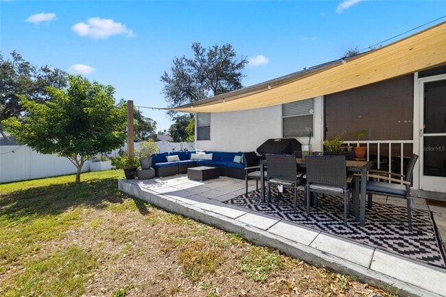 Building Photo - 245 Petrea Dr