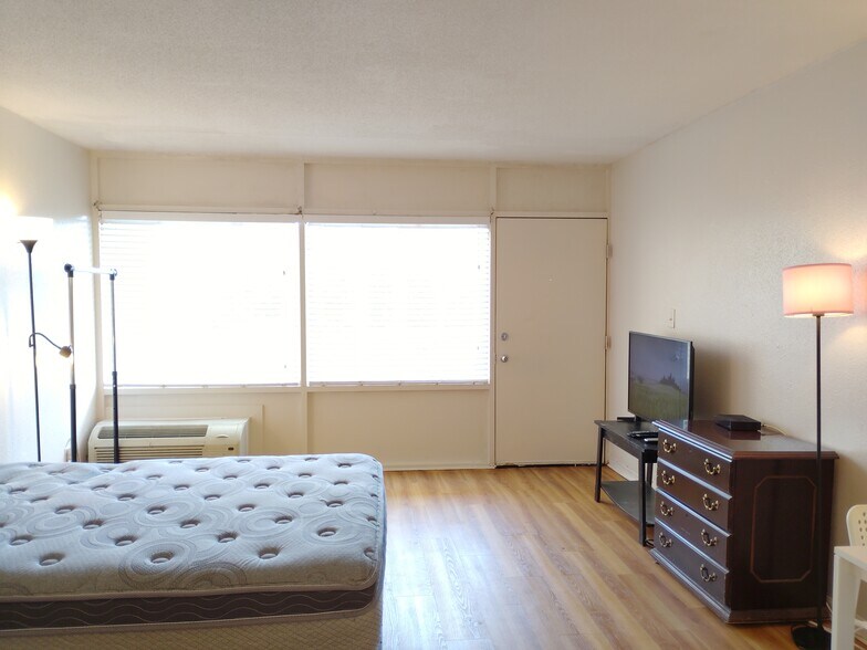 Building Photo - 2506 S Ocean Blvd
