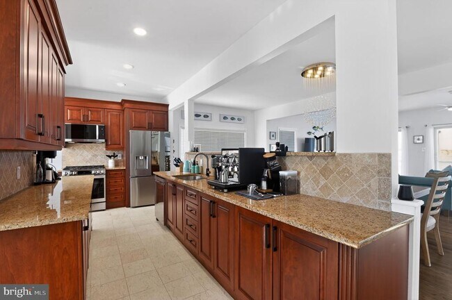 Building Photo - 739 N Massachusetts Ave