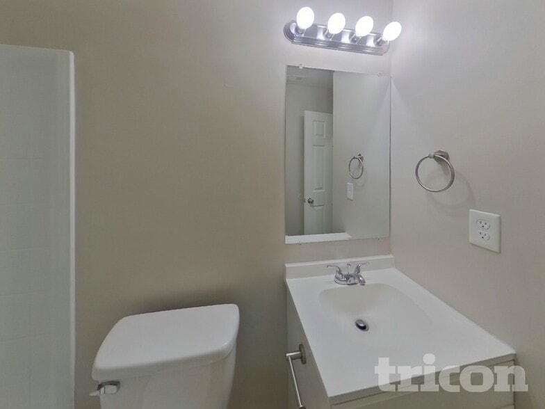 Building Photo - 1725 Josie St