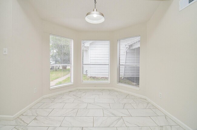Building Photo - 11818 Spring Grove Dr