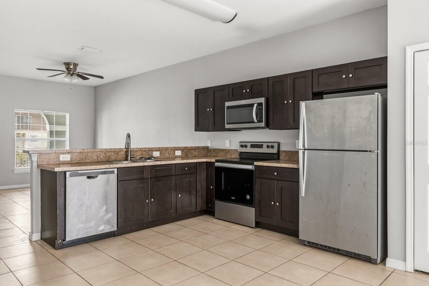 Building Photo - 677 Royalty Ct