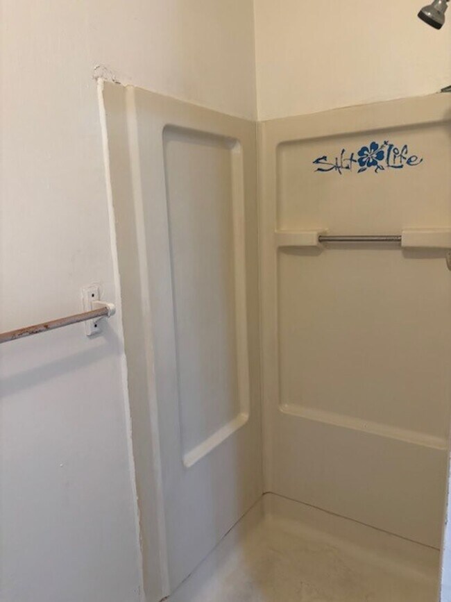 Building Photo - 324 N Orange St