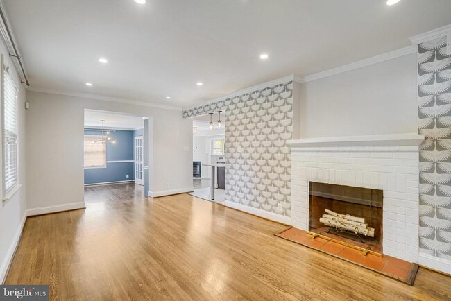 Building Photo - 740 Upland Pl