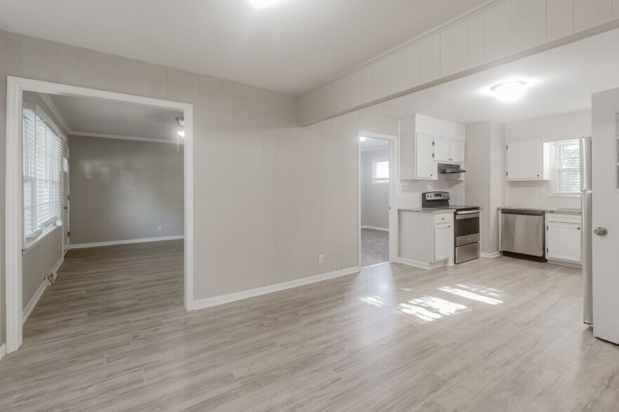 Building Photo - 609 Marguerite Dr NW