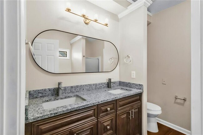 Building Photo - 125 York Ln