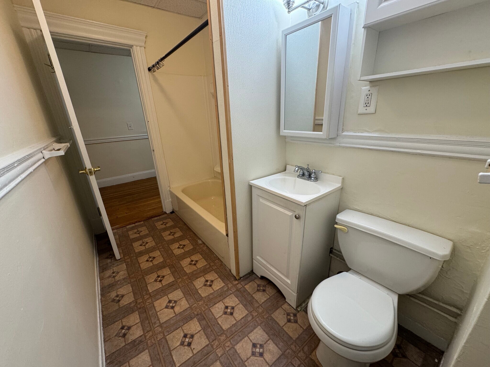 Building Photo - 386 Riverway