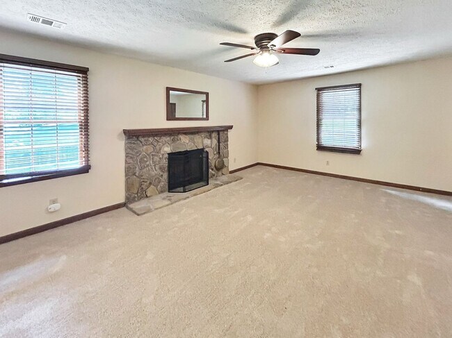 Building Photo - 2491 Annandale Dr