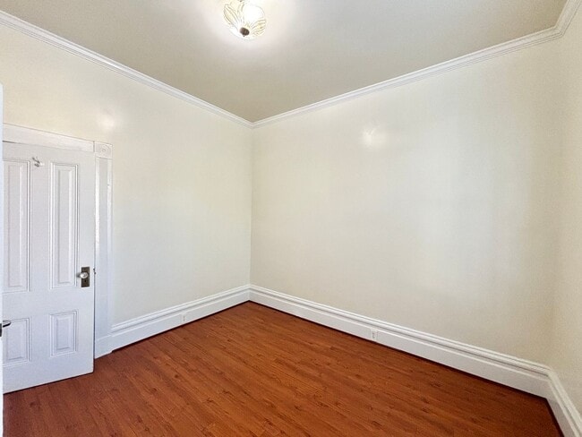 Building Photo - Adorable and Historic Home in West Alameda