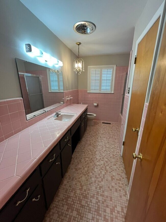 Building Photo - Very Nice 3 Bedroom 2 Bathroom House near the University of Arkansas Little Rock