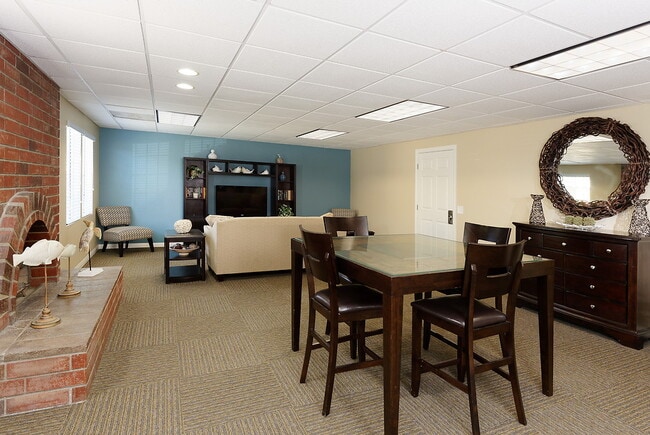 Building Photo - Monterey Villas
