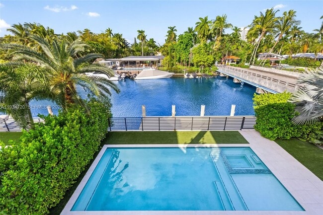 Building Photo - 895 NE 76th St