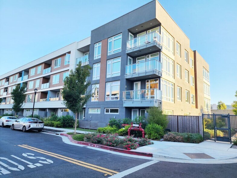 Building Photo - 5933 Sunstone Dr
