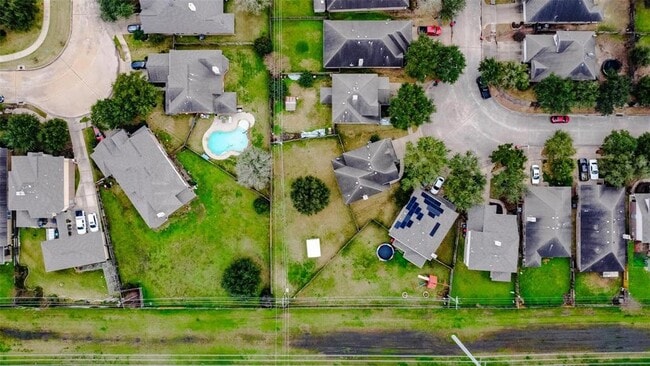 Building Photo - 6303 Applewood Forest Dr