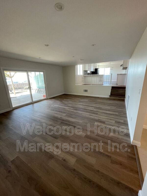 Building Photo - 16233 San Remo Dr