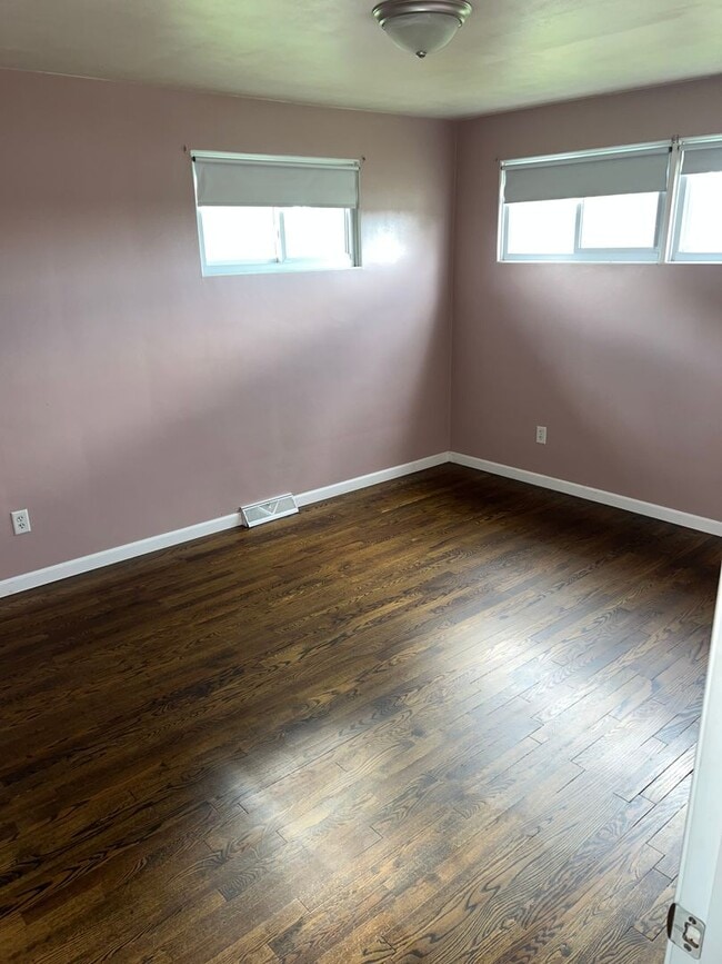 Building Photo - 3 Bed / 1 Bath Single-Family Home – Richland School District