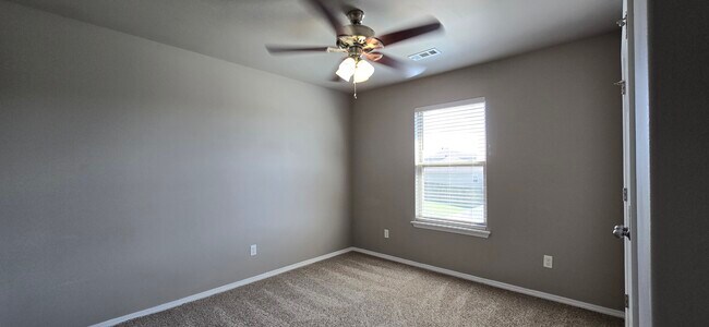 Building Photo - 5007 SW Fieldstone Blvd