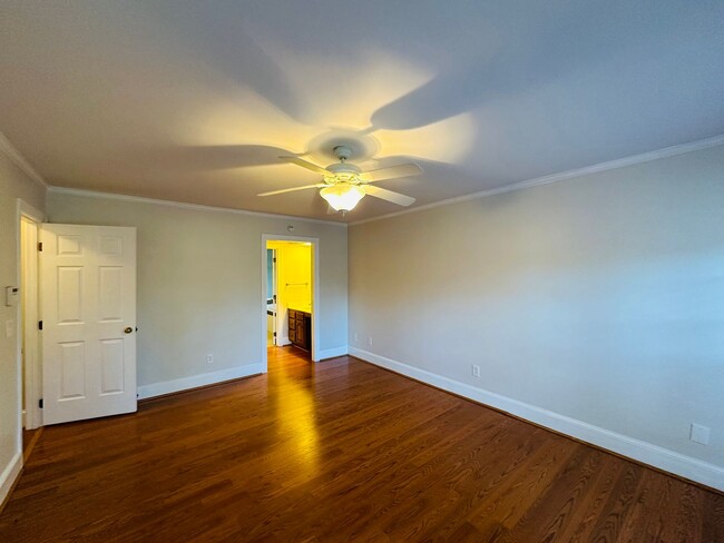 Building Photo - WHISPER CREEK - MOVE IN SPECIAL - $750 OFF...