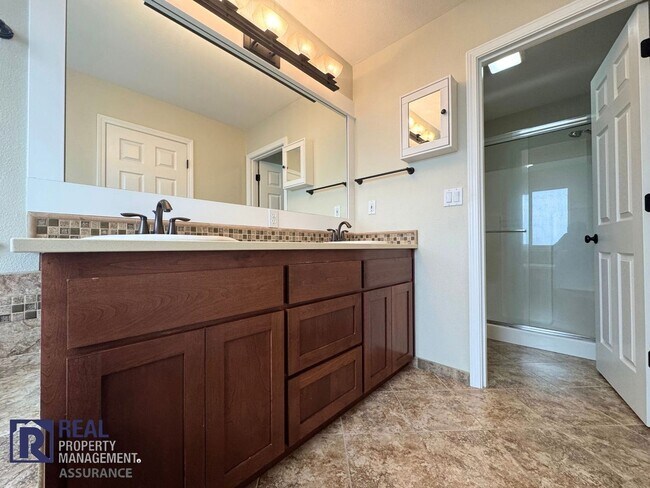 Building Photo - Spacious 5-Bedroom Home in Desirable Autumn Crest – Beaverton!!