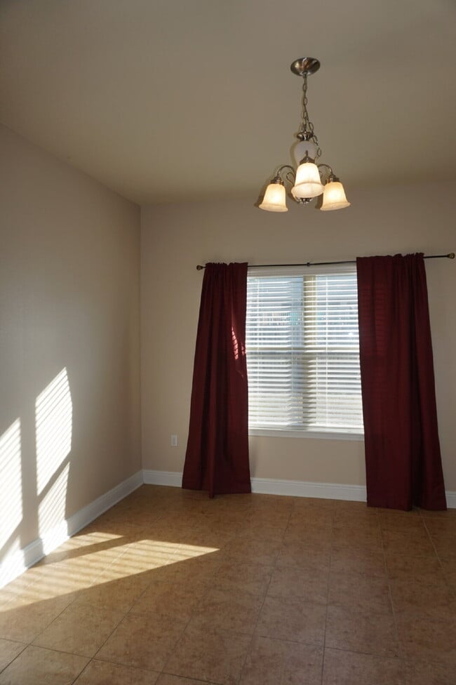 Building Photo - Crestview: 4 Bedrooms in Liberty Oaks