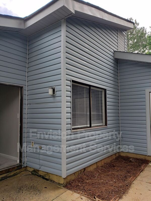 Building Photo - 8577 Pineview Ln