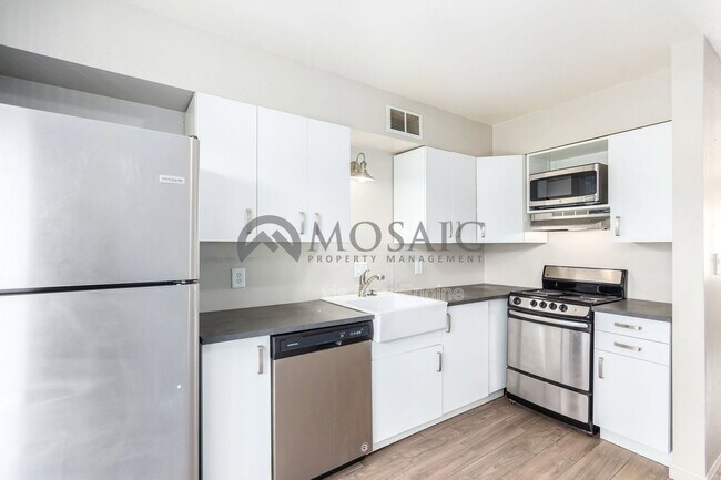Building Photo - 1204 S McClintock Dr