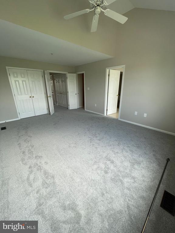 Building Photo - 601 Fawn Cir