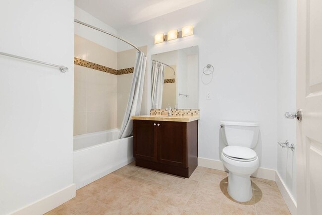 Building Photo - Prime Redmond Location!!!