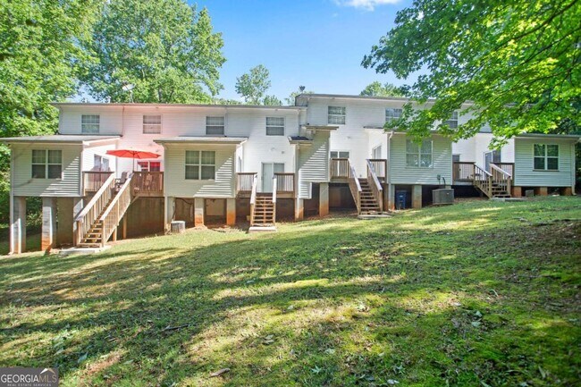 Building Photo - 6712 Lakewood Dr